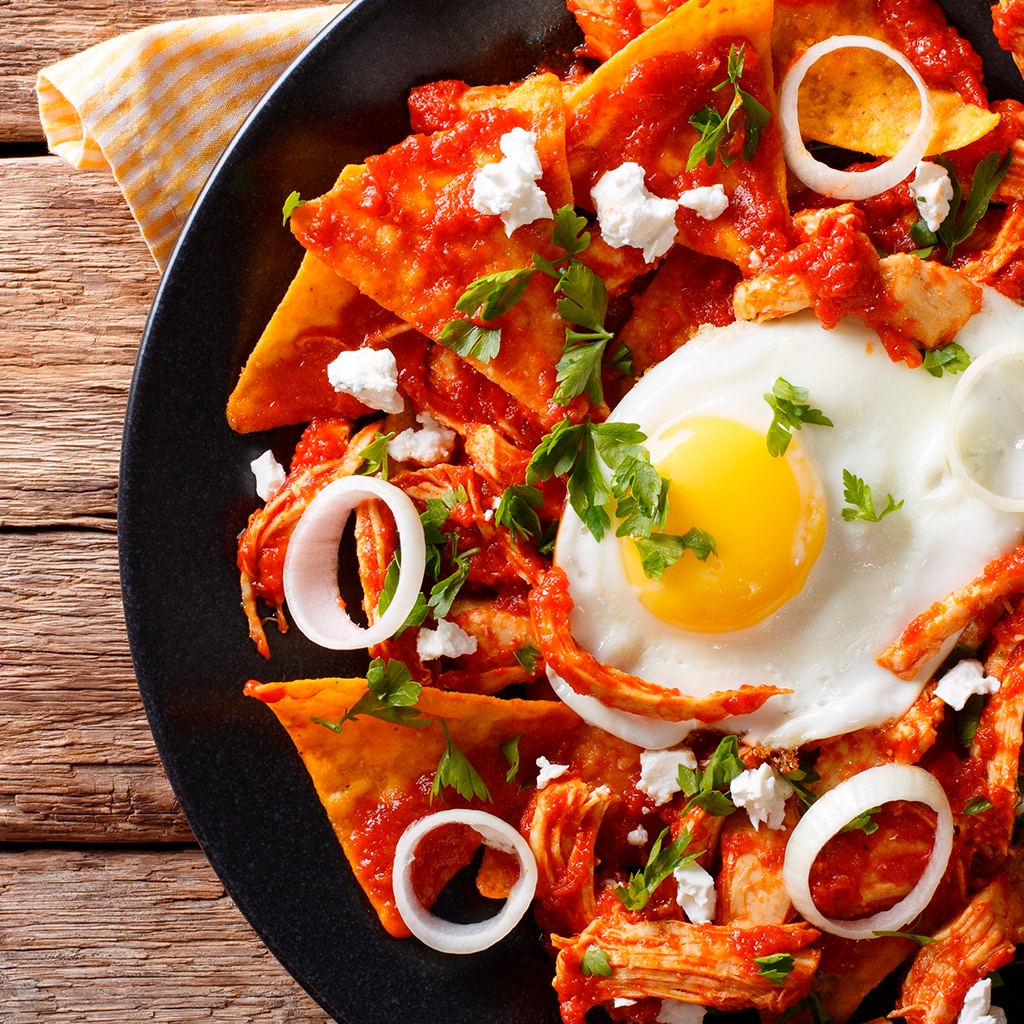 Chilaquiles rancheros con huevo Chilaquiles rancheros con huevo
