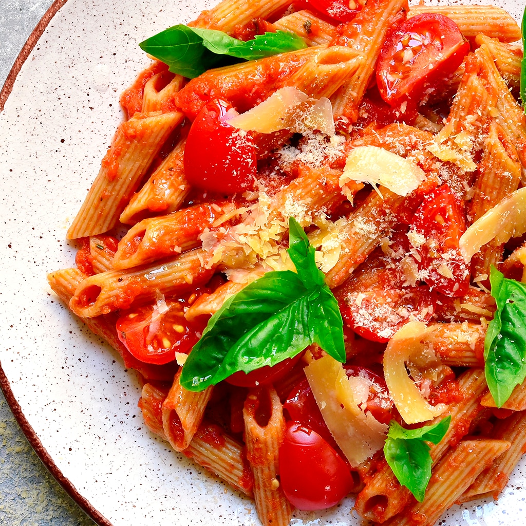 Pasta con salsa pomodoro Pasta con salsa pomodoro