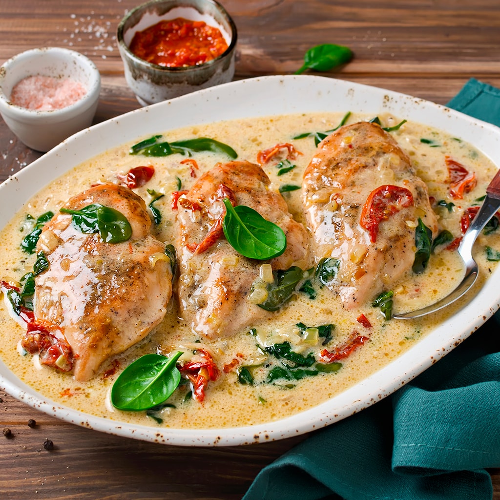 Pollo con salsa de espinacas y tomates deshidratados Pollo con salsa de espinacas y tomates deshidratados