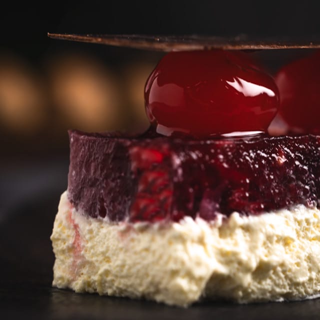 Mousse de Menta y Gelificado de Frutos Rojos Mousse de Menta y Gelificado de Frutos Rojos