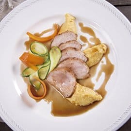 Loin de Cerdo con Puré de Maíz y Salsa de Manzana Loin de Cerdo con Puré de Maíz y Salsa de Manzana