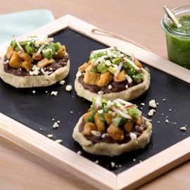 Memelas con Salsa Verde Memelas con Salsa Verde