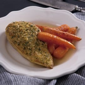 Pechuga de Pollo con Costra de Finas Hierbas, Puré de Camote y Jus de Pollo Pechuga de Pollo con Costra de Finas Hierbas, Puré de Camote y Jus de Pollo