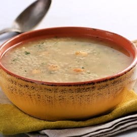 Sopa de Pollo con Cardamomo