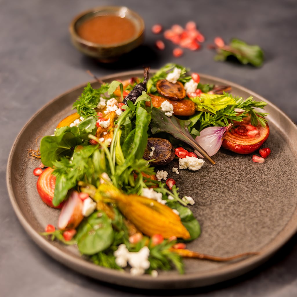 Ensalada de tubérculos y hojas con vinagreta de granada Ensalada de tubérculos y hojas con vinagreta de granada