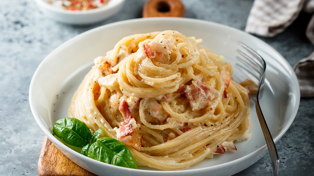 Pasta con pollo y tocino - Receta