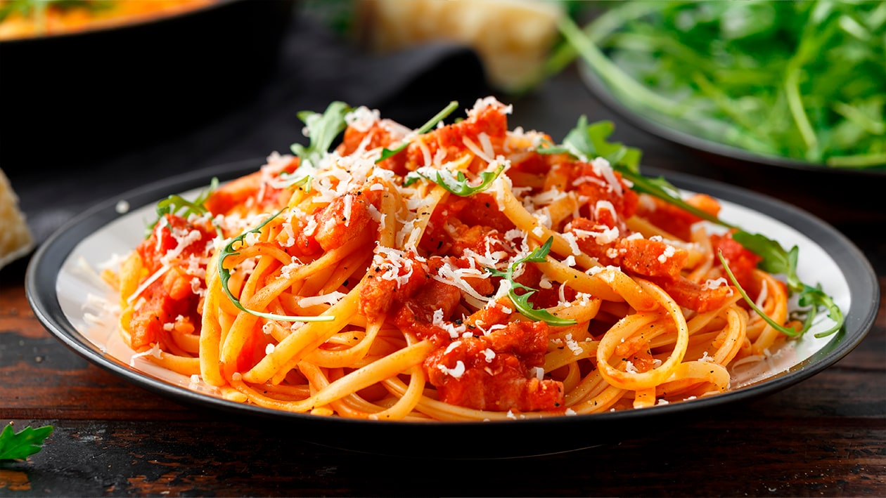 Pasta con pollo y salsa de tomate – - Receta