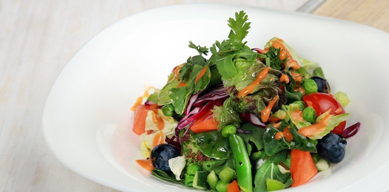 Ensalada de Hortalizas y Vegetales con Aderezo de Chipotle Ensalada de Hortalizas y Vegetales con Aderezo de Chipotle