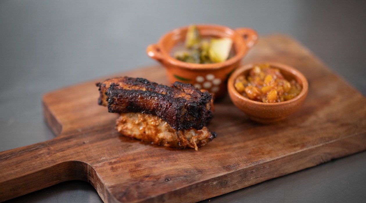 Porkbelly a las brasas con chutney y bruselas – - Receta