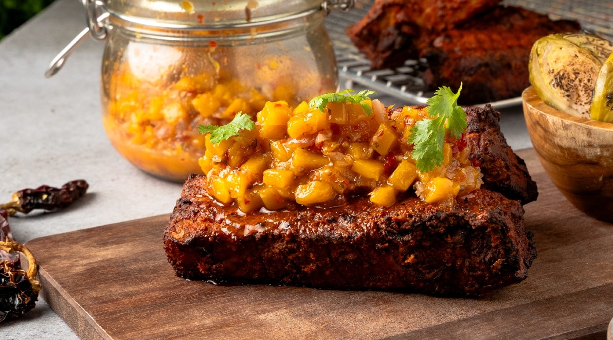 Porkbelly a las brasas con chutney y bruselas – - Receta