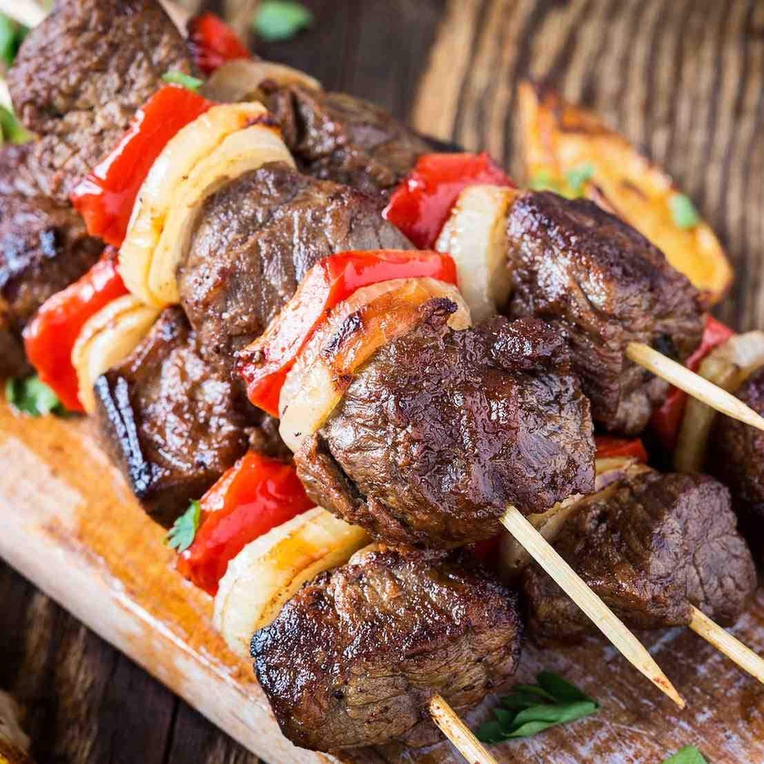 Menú de brochetas para compartir: logra jalar a más clientes