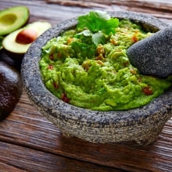 Molcajete con Guacamole