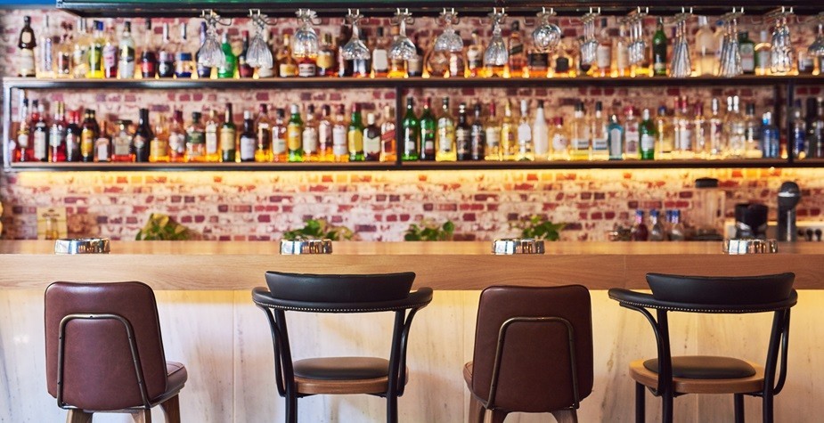 Mobiliario de restaurante: entiende cómo usarlo a favor de tu fonda, taquería o cantina