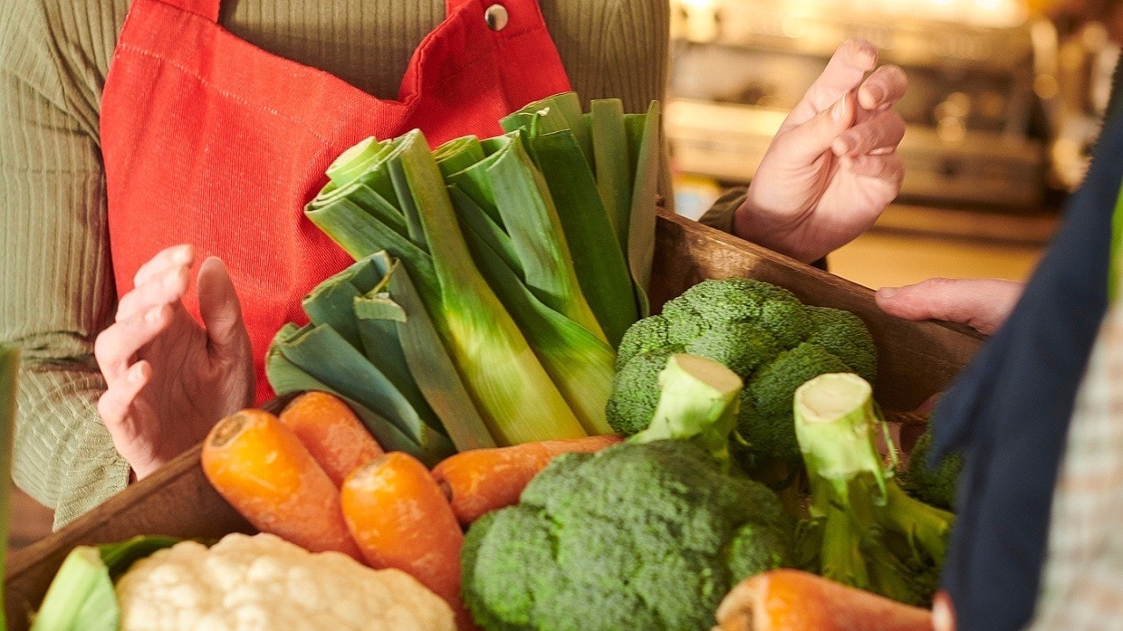 Tener una cocina sustentable implica desde ahorrar energía hasta disminuir las mermas y producir alimentos más saludables. Conoce más.  