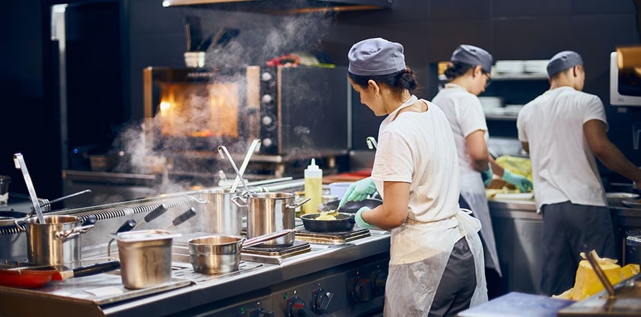 Equipo de cocina para mantener tu restaurante en tendencia