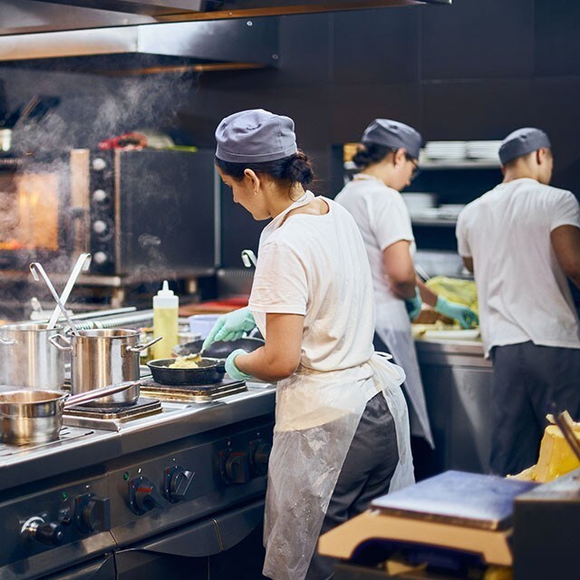 Equipo de cocina para mantener tu restaurante en tendencia