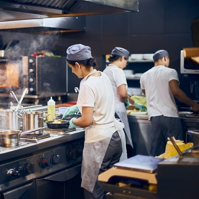 Capacitación de equipos: Cinco estrategias para mejorar la eficiencia de su equipo en la cocina