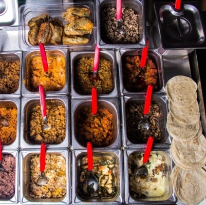 Ingredientes para tacos organizados