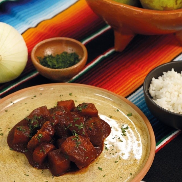 Manchamanteles, un mole festivo y dulce con el que puedes renovar tu menú