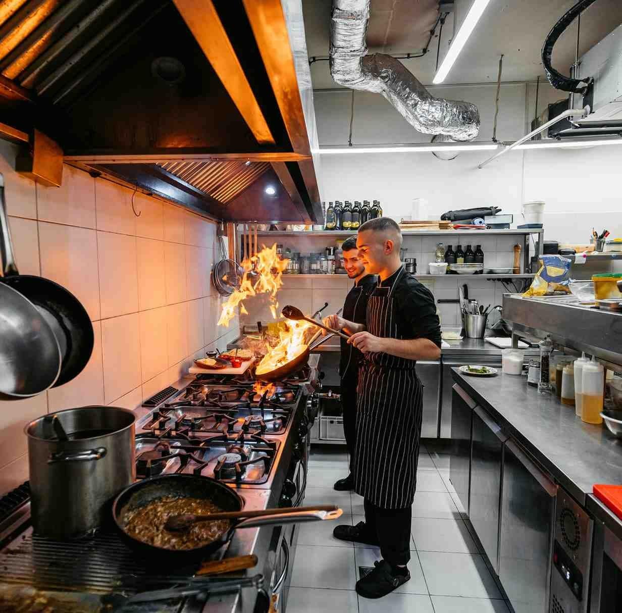 Organización de la cocina profesional: cómo optimizar el espacio