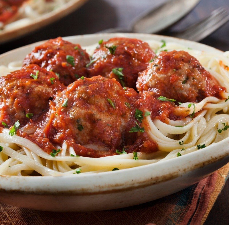 Albóndigas con spaghetti Albóndigas con spaghetti