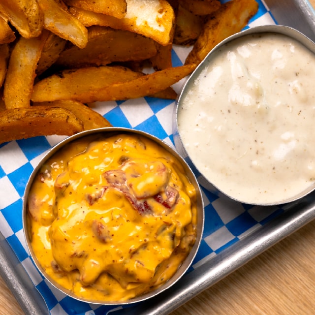 Aderezo de queso ahumado y aderezo de ajo rostizado